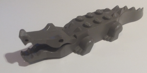 Alligator / Crocodile with 8 Teeth