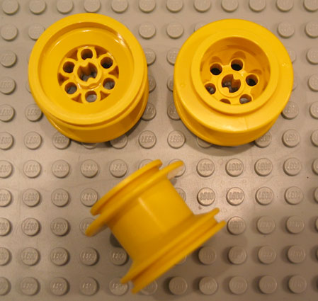 [P 6580 (Yellow)] Wheel 43.2 x 28 Balloon Small