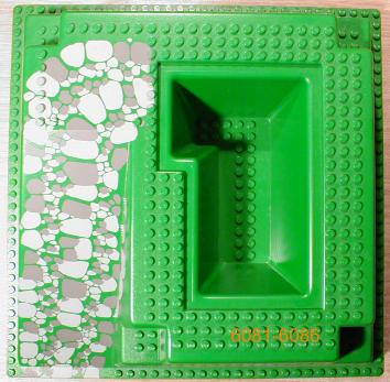 [P 2552px6 (Green)] Baseplate, Raised 32 x 32 with Ramp and Pit with Dark Gray and Light Gray Rocks Pattern