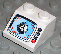 [P 3039px7 (White)] Slope 45 2 x 2 with Video Editing Screen with Number 4, '>REC', and Black and Red Buttons Pattern