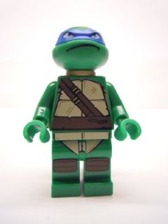 [M tnt009 (No Colour)] Leonardo, Looking Up